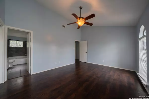 Converse, TX 78109-1550,609 MEADOW GATE