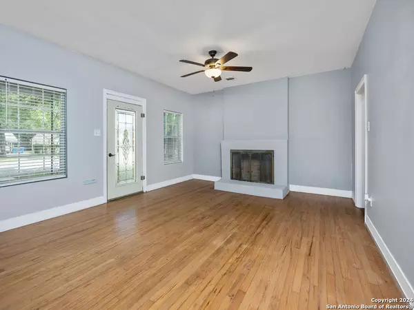 Kerrville, TX 78028,415 HUGO STREET