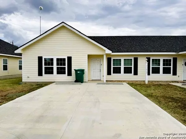 15460 Cottage UNIT 1, Lytle, TX 78052