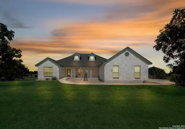 1205 County Road 4516, Castroville, TX 78009