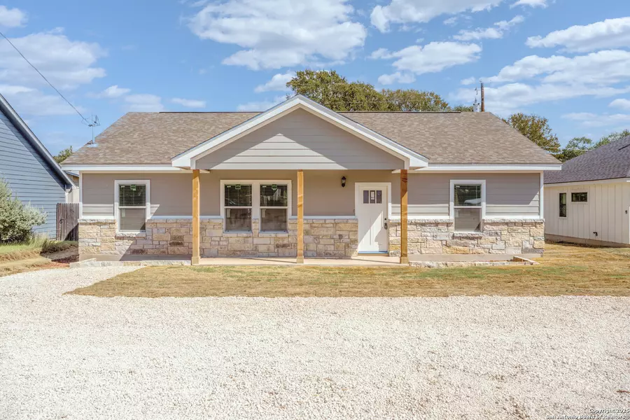 1130 Greenhill Dr, Canyon Lake, TX 78133