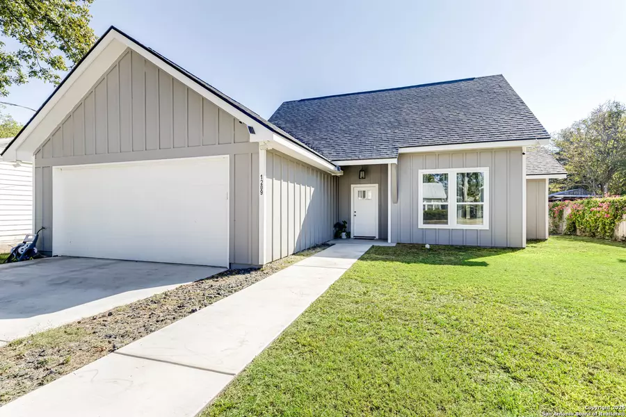 1209 Avenue K, Hondo, TX 78861