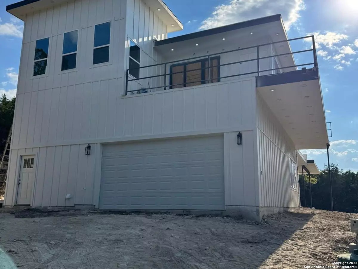 Canyon Lake, TX 78133,196 Watts