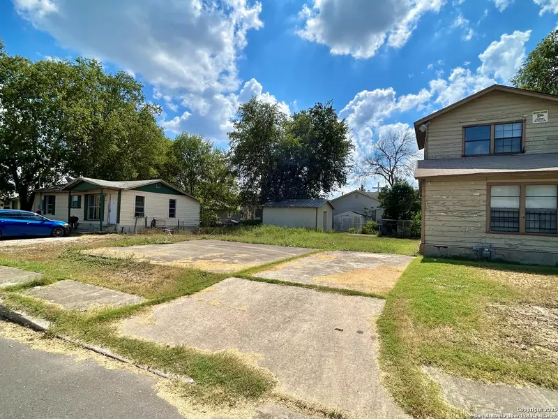 746 Lincolnshire Dr, San Antonio, TX 78220