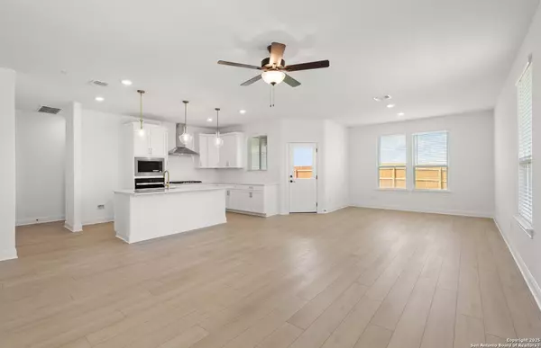 Marion, TX 78124,419 Nightingale Ave