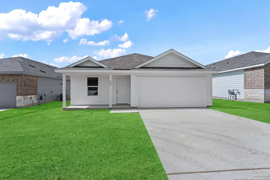 720 Horsetail Ln, New Braunfels, TX 78130