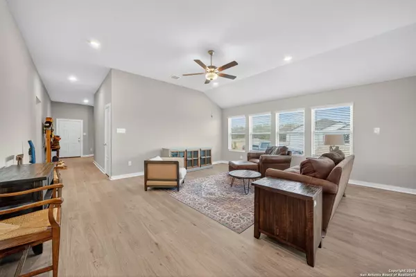 Seguin, TX 78155,1177 Water Valley