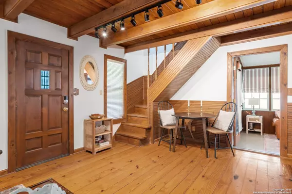 Fredericksburg, TX 78624,406 N Acorn