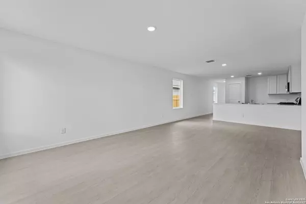 San Antonio, TX 78227,7330 Brownleaf dr