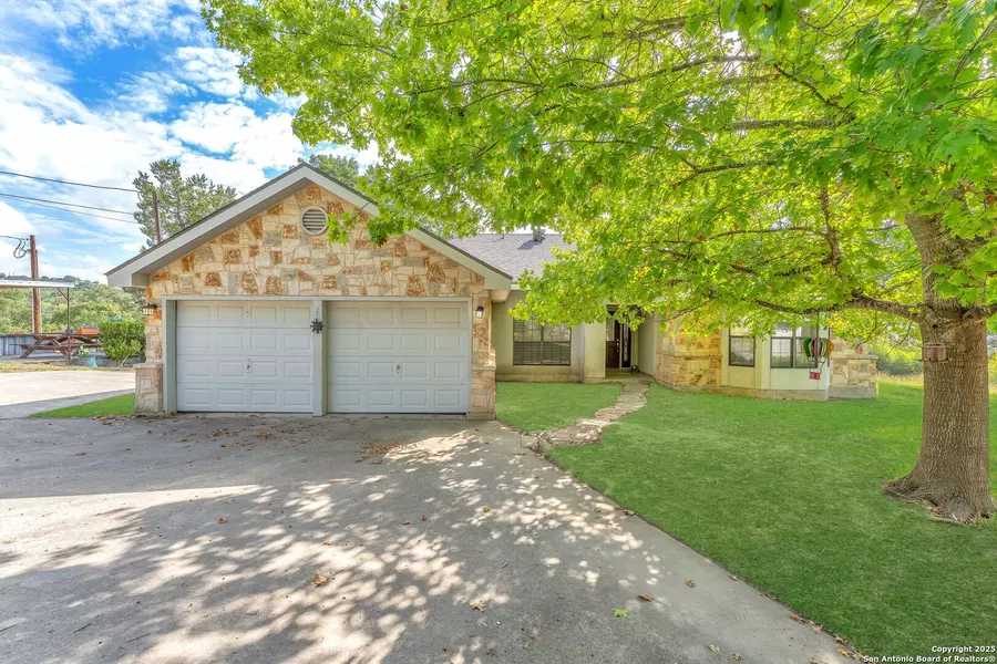 881 Georges, Lakehills, TX 78063