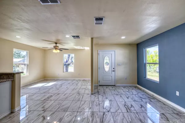 Uvalde, TX 78801,723 Leona