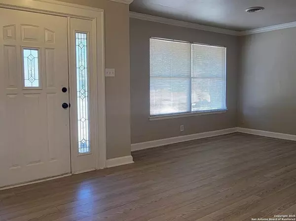 Universal City, TX 78148,302 E Byrd