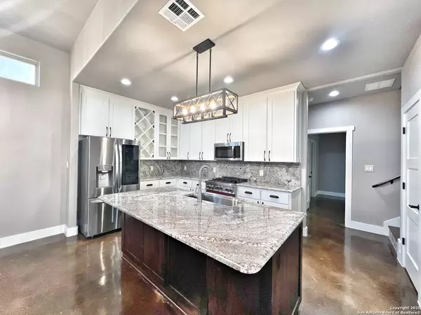 New Braunfels, TX 78130,1704 Gruene Vineyard