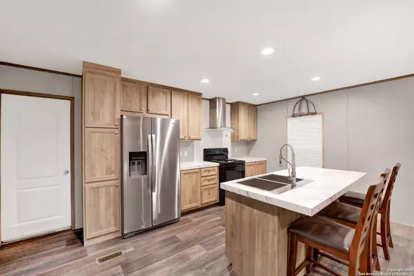 2109 17th, Hondo, TX 78861