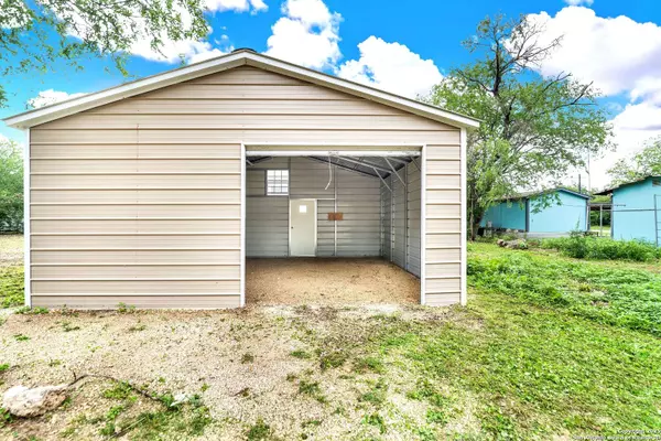 Hondo, TX 78861,2109 17th