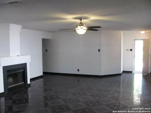 San Antonio, TX 78244,7458 Radford