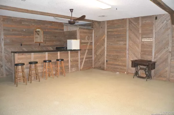 Devine, TX 78016,115B Littleton