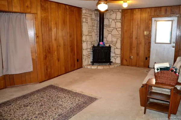 Devine, TX 78016,115B Littleton