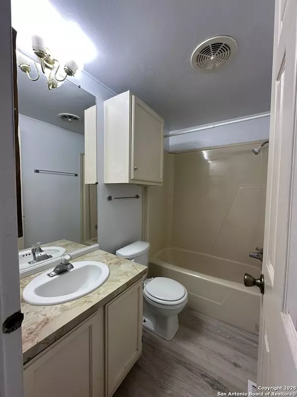 Bandera, TX 78003,128 Frontier UNIT B