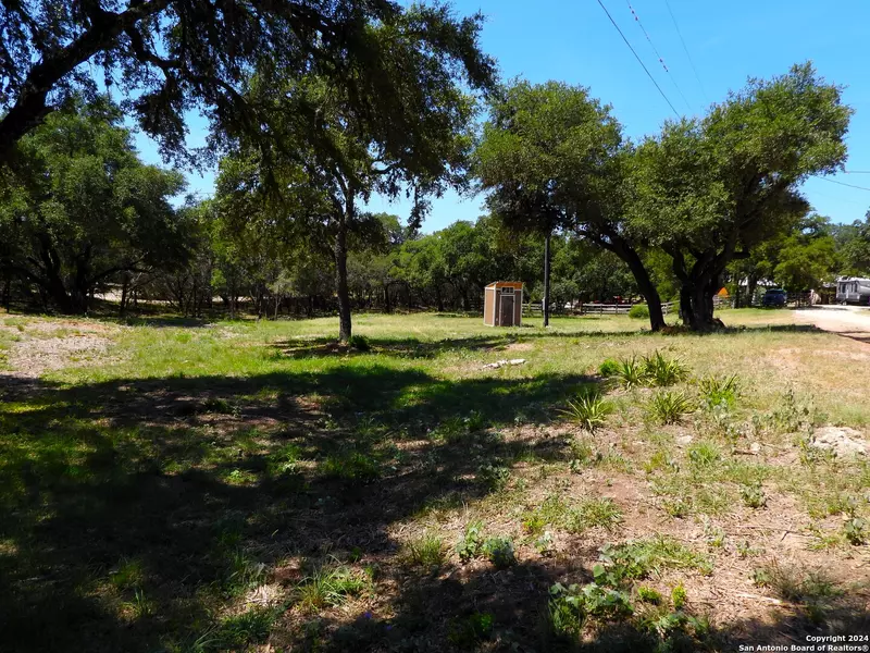 406 KRUSE LOOP, Lakehills, TX 78063