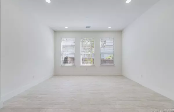 San Antonio, TX 78258,527 Roble Real