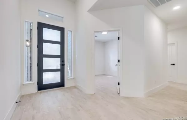 San Antonio, TX 78258,527 Roble Real