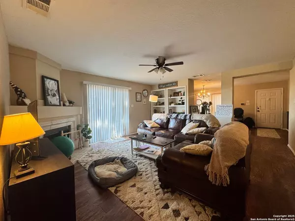 Converse, TX 78109,6658 Eastern Clouds