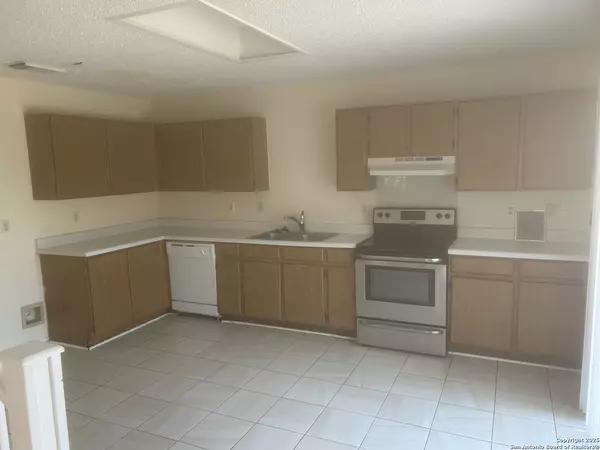 Converse, TX 78109-3366,8055 CORAL MEADOW