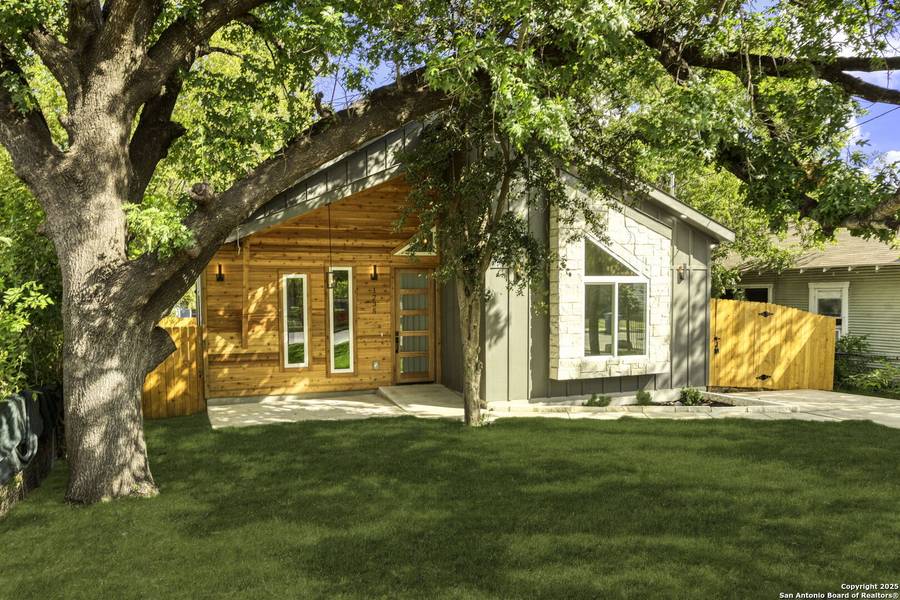 1735 Crockett St, San Antonio, TX 78202