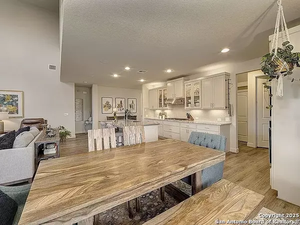 Cibolo, TX 78108,865 Silver Fox