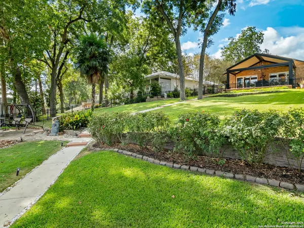 Mcqueeney, TX 78123,875 Gallagher