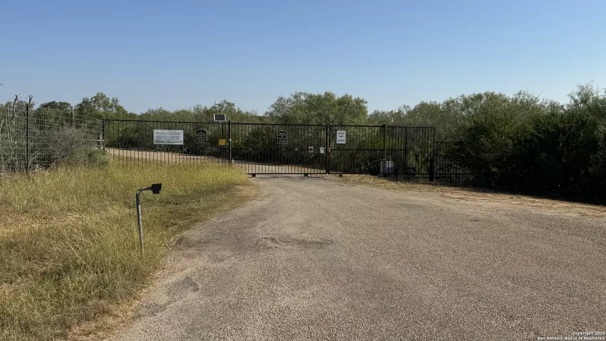 Moore, TX 78057,1588 PR 1688 FOUR X RD