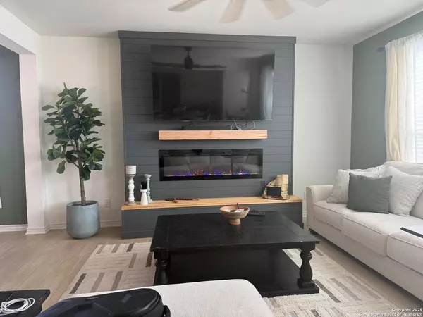 San Antonio, TX 78221,9402 Hinterlands