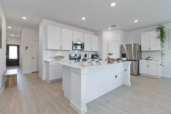 St Hedwig, TX 78152,5708 Basil Chase