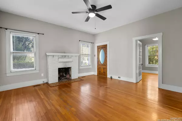 San Antonio, TX 78212,118 Huisache