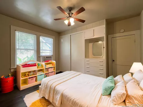 San Antonio, TX 78211,124 GIFFORD ST