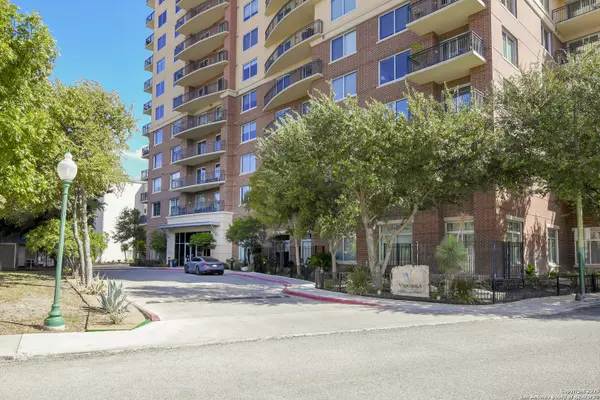 San Antonio, TX 78202,215 Center UNIT APT 1307