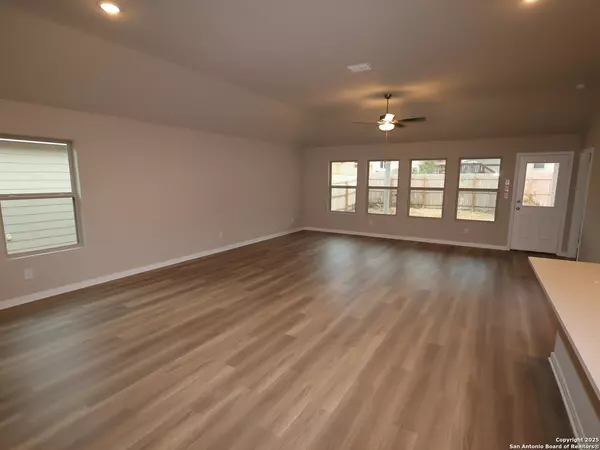 Seguin, TX 78155,1104 Limestone Ridge