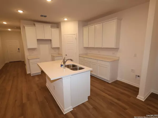 Seguin, TX 78155,1152 Limestone Ridge