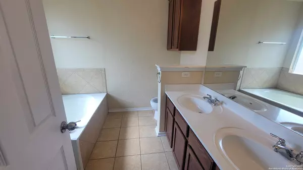 San Antonio, TX 78227,5411 Duke Field