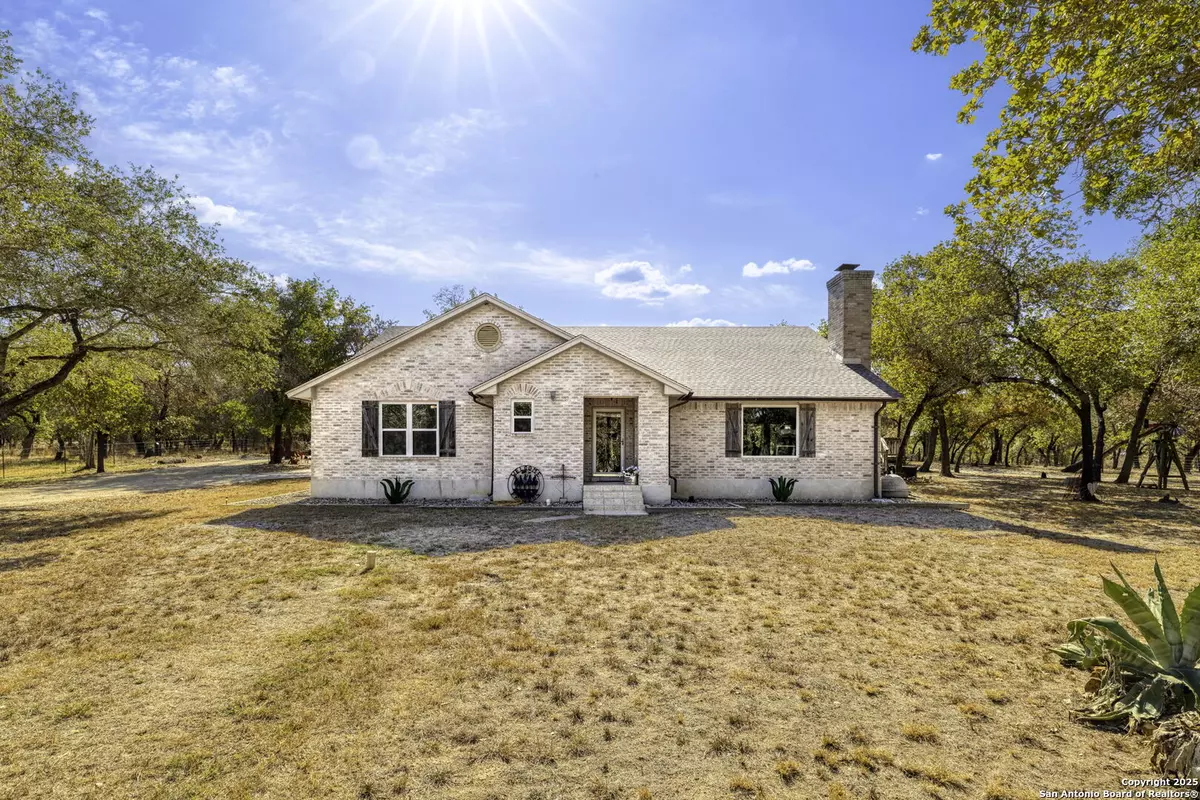 Floresville, TX 78114,127 Scenic Oak
