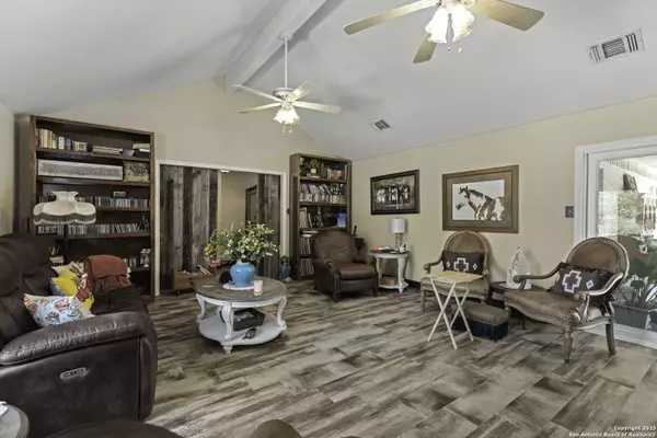 Floresville, TX 78114,127 Scenic Oak