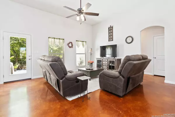 Bandera, TX 78003,342 Woodview Cir