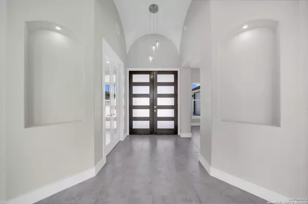 Mico, TX 78056,106 County Road 2730