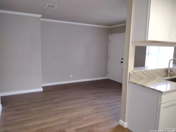 San Antonio, TX 78228,4227 Woodmanor