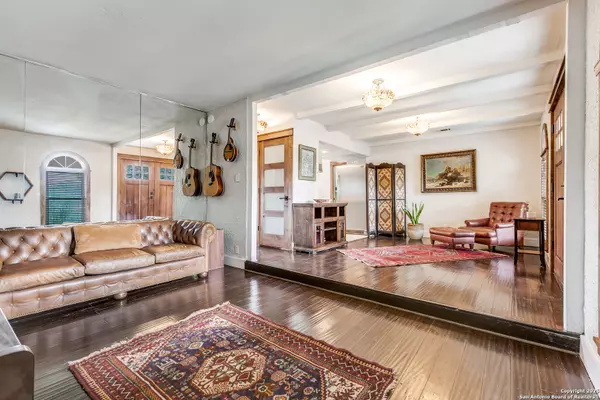 San Antonio, TX 78240,6122 Forest Court