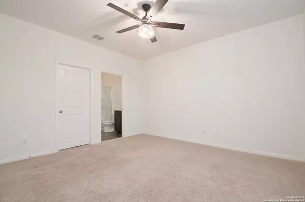 Converse, TX 78109-3179,5426 MALAKOFF DR