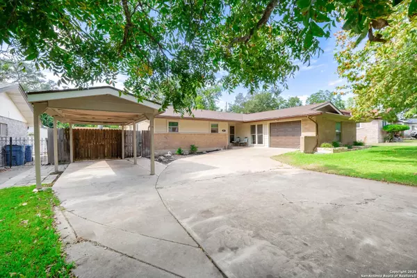 901 Lake Dr, Kerrville, TX 78028