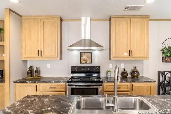 La Vernia, TX 78121,140 Syrah St