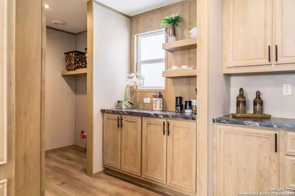 La Vernia, TX 78121,140 Syrah St